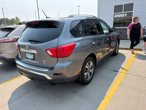 Used 2017 Nissan Pathfinder SL AWD/4WD image 8
