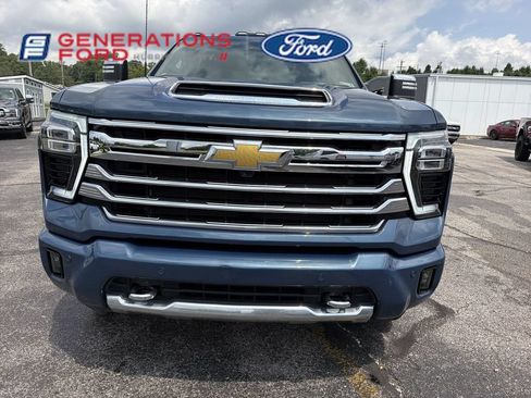 Used 2026 Chevrolet Silverado 2500 High Country w/ Technology Package AWD/4WD image 2