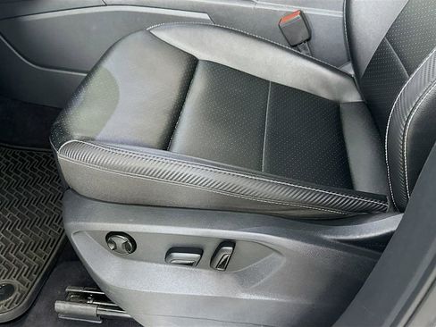 Used 2021 Volkswagen Atlas Cross Sport SE w/ V6 Towing Package image 9