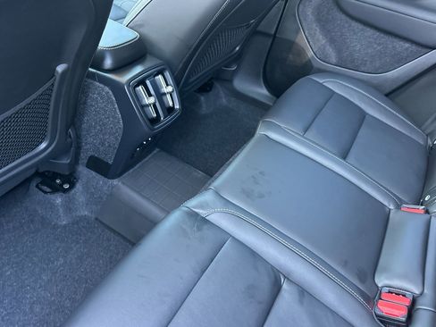 Used 2025 Volvo XC40 B5 Ultra w/ Climate Package image 25