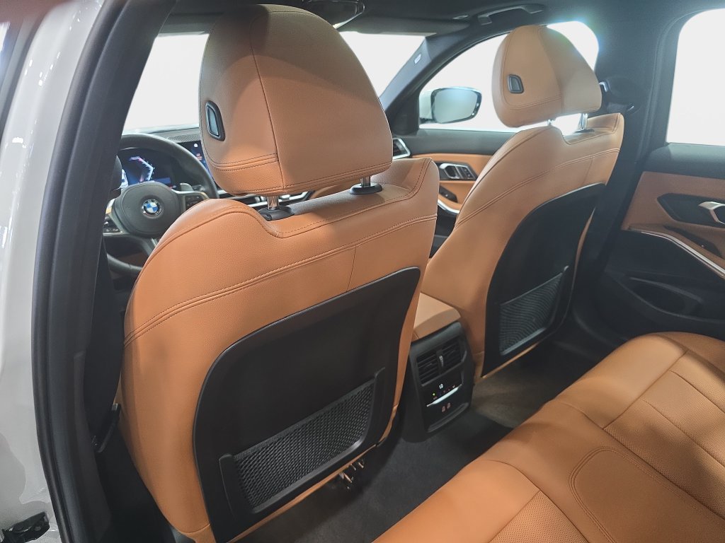 Certified 2023 BMW 330i Sedan w/ M Sport Package RWD image 9