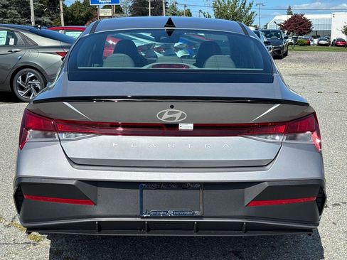 Used 2025 Hyundai Elantra Sport image 3