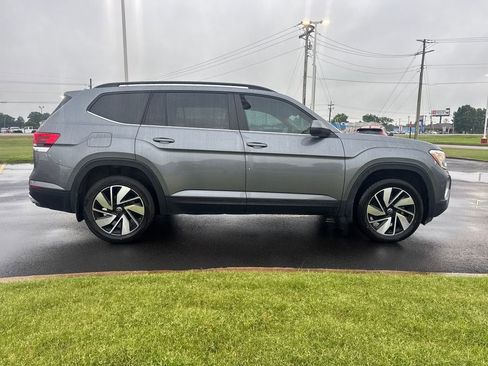 Used 2024 Volkswagen Atlas SE w/ Black Wheel Package FWD image 8