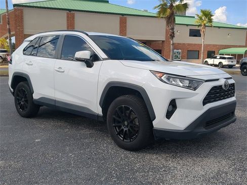 Used 2020 Toyota RAV4 XLE image 2