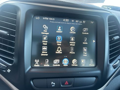Used 2018 Jeep Cherokee Limited w/ Luxury Group FWD image 23