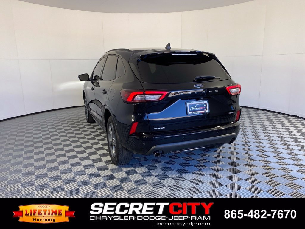 Used 2024 Ford Escape ST-Line w/ Tech Pack #1 AWD/4WD image 5