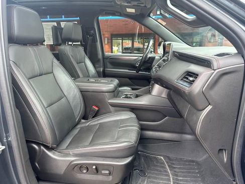 Used 2021 Chevrolet Suburban RST w/ Luxury Package image 32