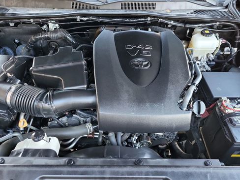 Used 2019 Toyota Tacoma TRD Off-Road AWD/4WD image 20