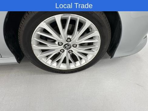 Used 2019 Toyota Camry L image 9