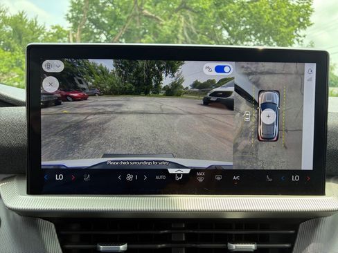 Used 2025 Ford Explorer ST-Line w/ ST-Line Street Pack AWD/4WD image 15