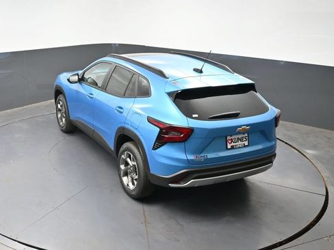 New 2026 Chevrolet Trax LT w/ Sunroof Package FWD image 41