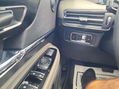 New 2025 Lincoln Corsair Reserve w/ Equipment Group 202A image 31