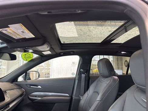 Used 2024 Cadillac XT4 Premium Luxury image 16