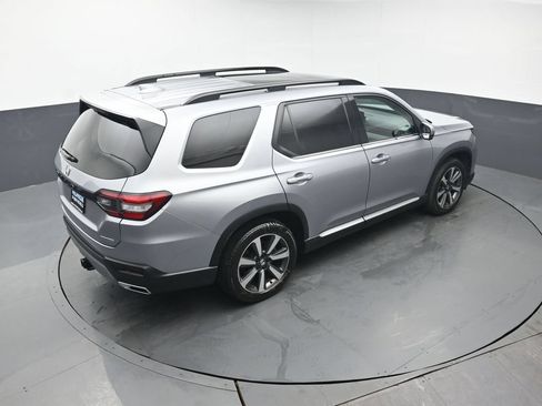 Certified 2025 Honda Pilot Touring image 46
