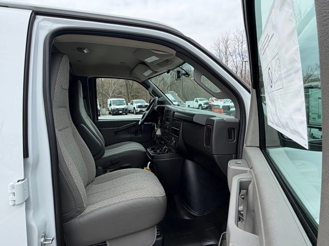 New 2026 GMC Savana 2500 w/ Driver Convenience Package RWD image 30
