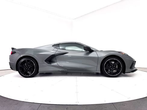 Used 2022 Chevrolet Corvette Stingray Premium Cpe w/ Z51 Performance Package RWD image 40