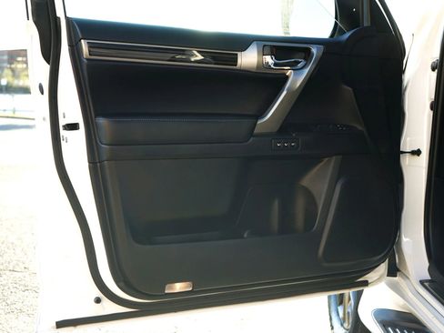 Used 2020 Lexus GX 460 Premium image 11