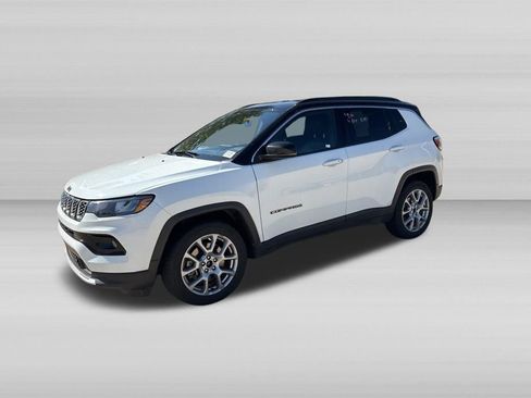 Used 2025 Jeep Compass Limited AWD/4WD image 7