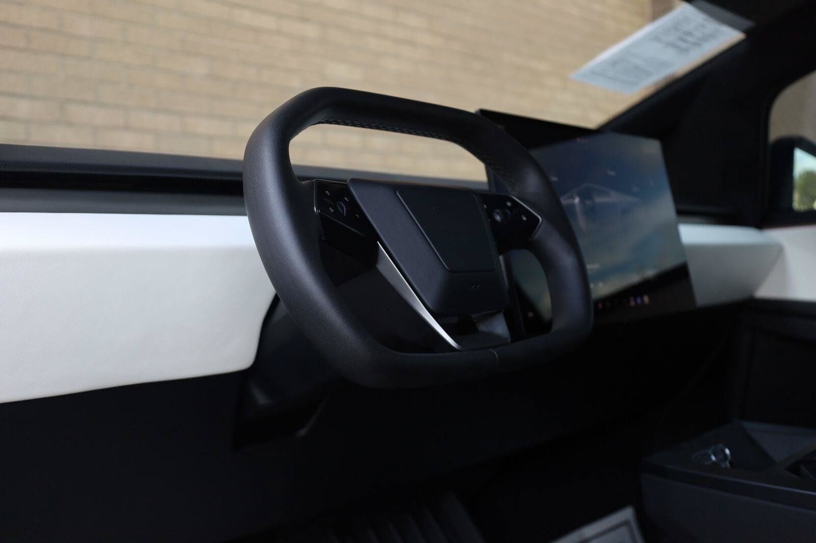 Used 2024 Tesla Cybertruck AWD Crew Cab image 17