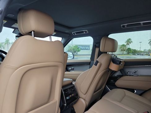 Used 2025 Land Rover Range Rover Sport SE AWD/4WD image 12