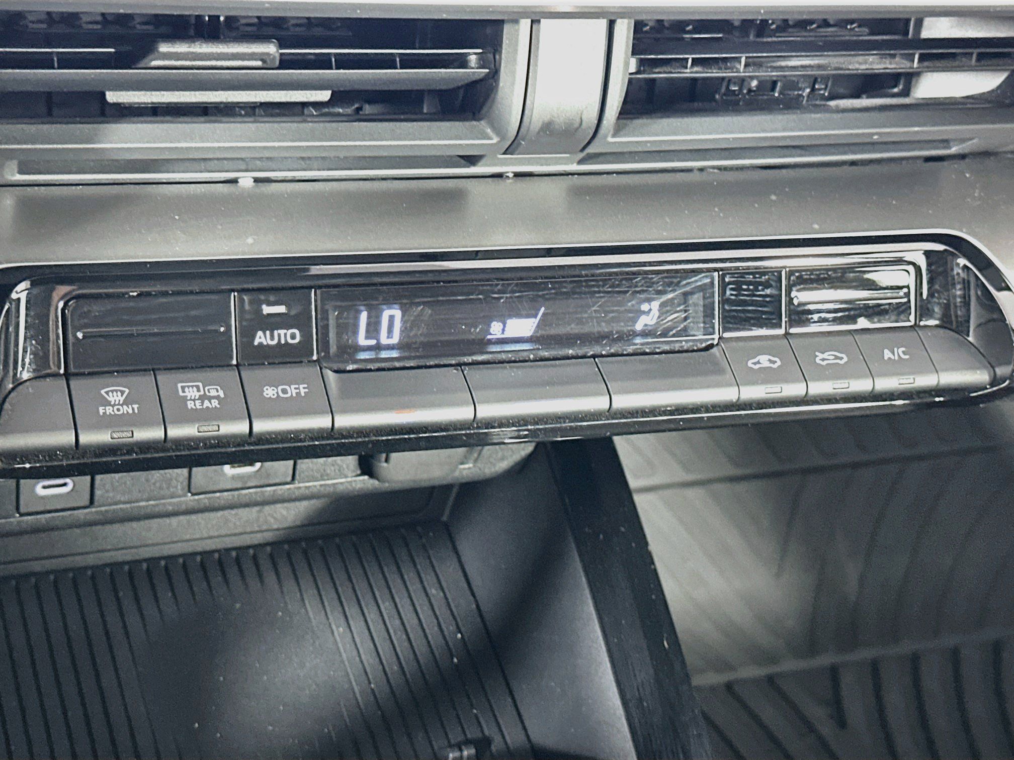 Used 2025 Toyota Prius LE FWD image 23