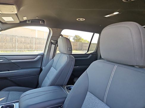 New 2026 GMC Acadia Elevation image 11