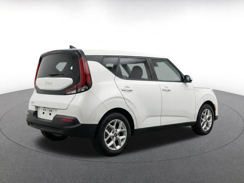 Used 2025 Kia Soul LX w/ LX Technology Package FWD image 11