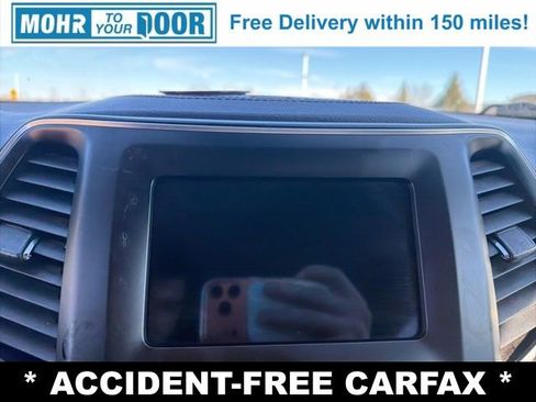 Used 2019 Jeep Cherokee Latitude Plus w/ Comfort/Convenience Group image 19