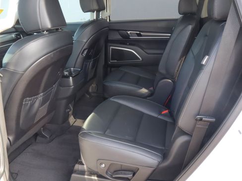 Used 2025 Kia Telluride S FWD image 8