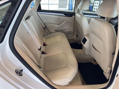 Used 2014 Volkswagen Passat TDI SE image 15
