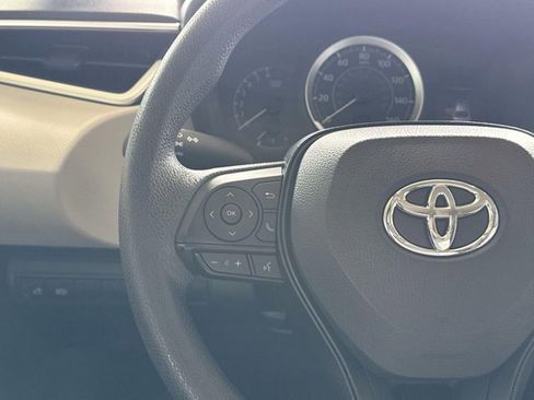 Used 2020 Toyota Corolla LE FWD image 4