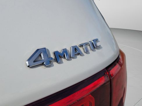 Used 2023 Mercedes-Benz GLB 250 4MATIC image 32
