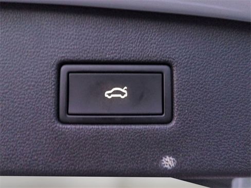 Used 2024 Volkswagen Tiguan SE R-Line image 30