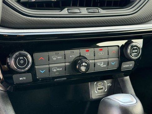 Used 2025 Jeep Compass Trailhawk AWD/4WD image 28