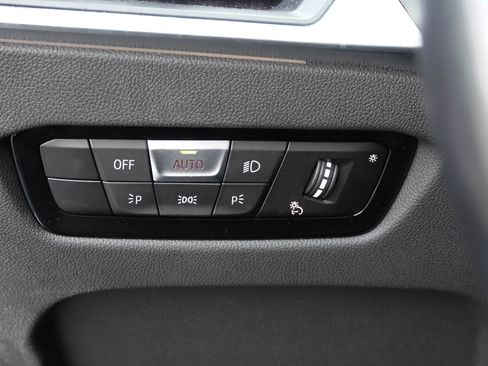 Used 2024 BMW 330i Sedan w/ M Sport Package RWD image 17