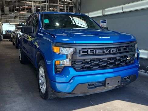 Used 2022 Chevrolet Silverado 1500 Custom RWD image 2