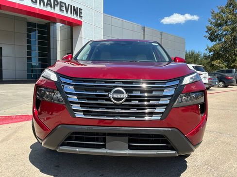 Used 2025 Nissan Rogue SV AWD/4WD image 3