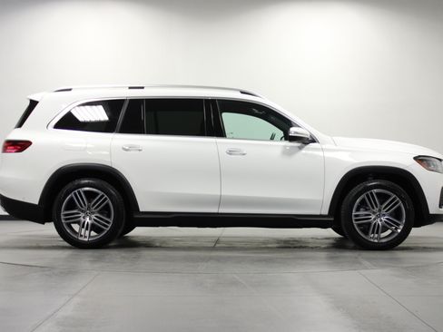 Used 2026 Mercedes-Benz GLS 450 4MATIC image 3