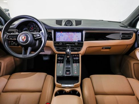 Certified 2023 Porsche Macan image 25