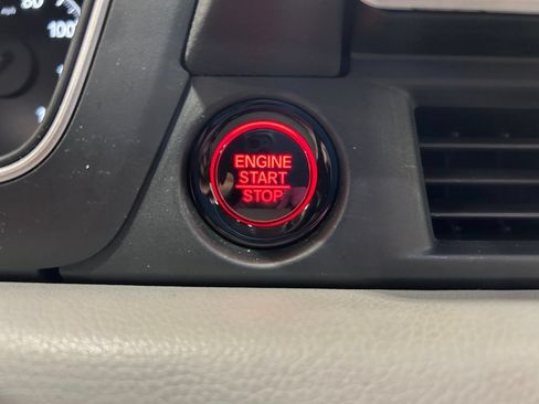 Used 2023 Honda Pilot Touring image 19