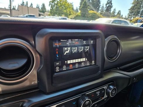 Used 2023 Jeep Gladiator Sport w/ Trailer Tow Package AWD/4WD image 30