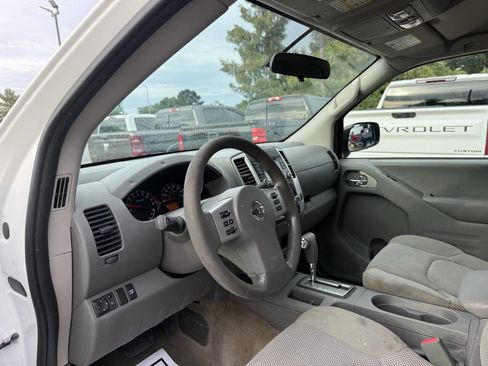 Used 2017 Nissan Frontier SV RWD image 6