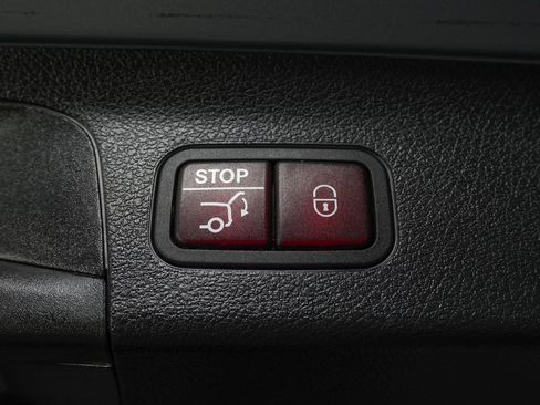 Used 2024 Mercedes-Benz GLS 450 4MATIC image 13