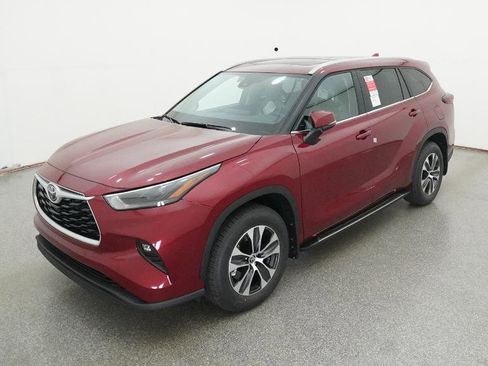 New 2026 Toyota Highlander XLE image 1