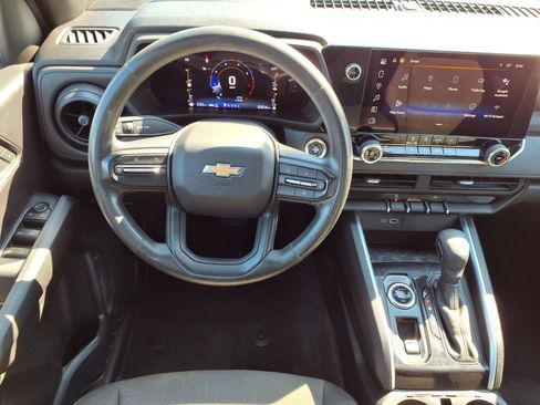 Used 2023 Chevrolet Colorado W/T AWD/4WD image 2
