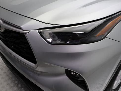 Certified 2025 Toyota Highlander LE image 3