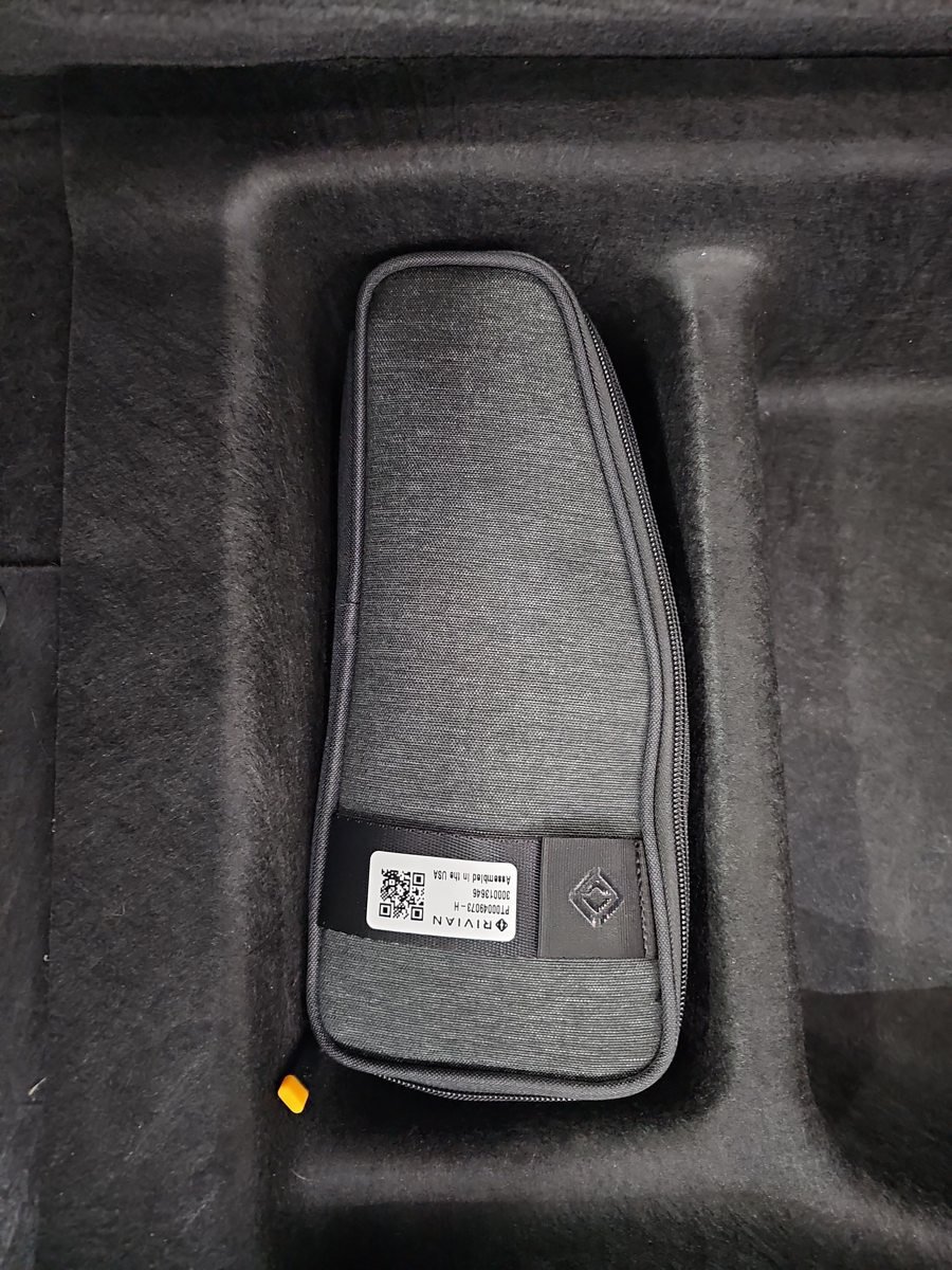 Used 2024 Rivian R1S Adventure Quad AWD/4WD image 33