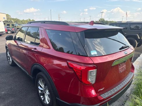Used 2020 Ford Explorer XLT w/ Equipment Group 202A RWD image 5