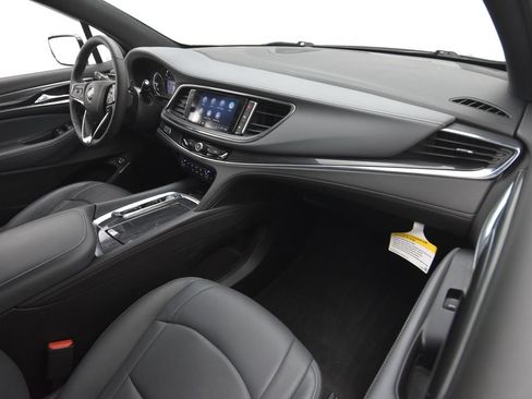 Used 2022 Buick Enclave Essence FWD image 31