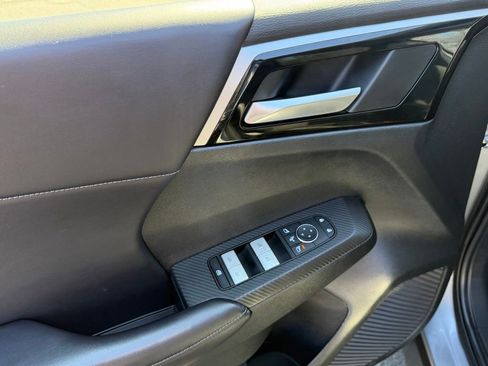 Used 2023 Mitsubishi Outlander SE image 18